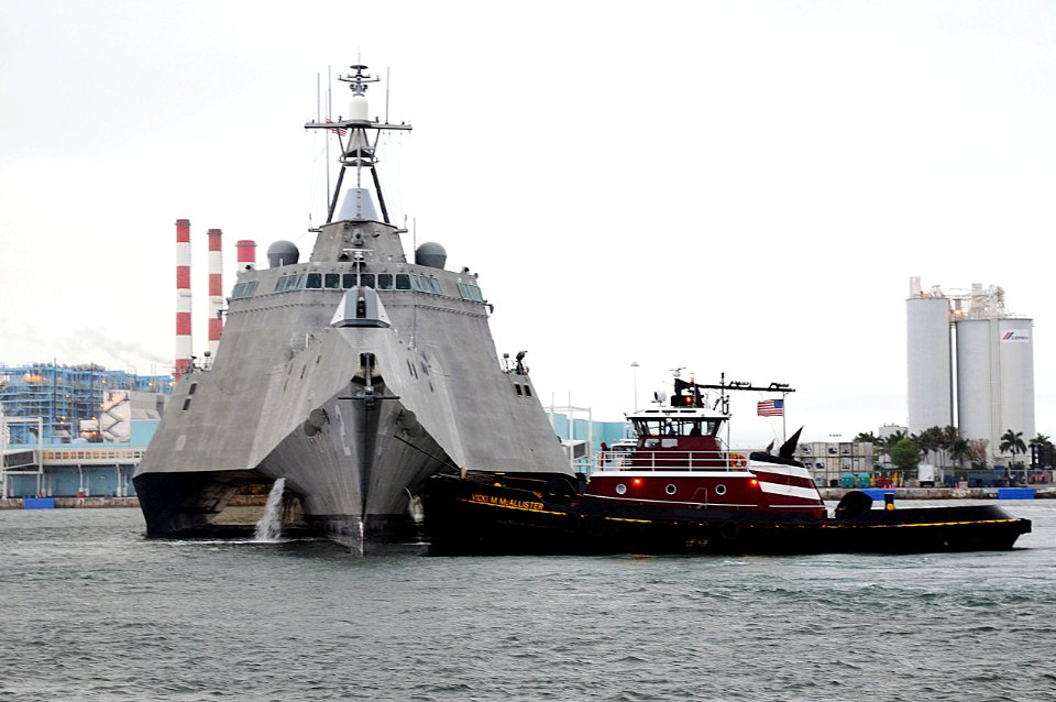US Navy 100426-N-1522S-014 he littoral combat ship USS Independence (LCS 2) enters Port Everglades for the start of Fleet Week Port Everglades