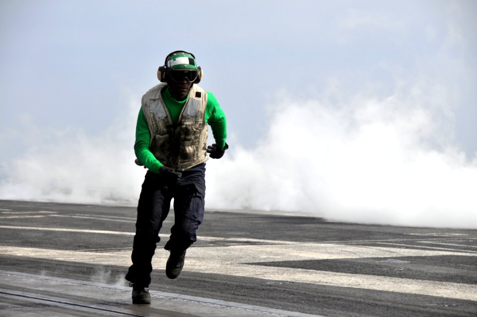 US Navy 100426-N-5749W-505 Aviation Boatswain's Mate (Equipment) Airman Cameron Robinson, from Modesto, Calif