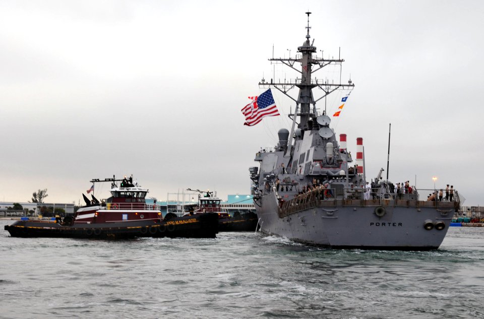 US Navy 100426-N-1522S-001 The guided-missile destroyer USS Porter (DDG 78) enters Port Everglades for the start of Navy Week Port Everglades