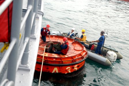 US Navy 100502-N-8335D-863 Sailors moor the mine countermeasures ship USS Patriot (MCM 7) to a buoy for a port visit to Hong Kong during the ship's spring patrol