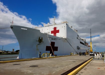 USNS Mercy arrives at Pearl Harbor for Pacific Partnership 2015 150525-N-PZ713-057
