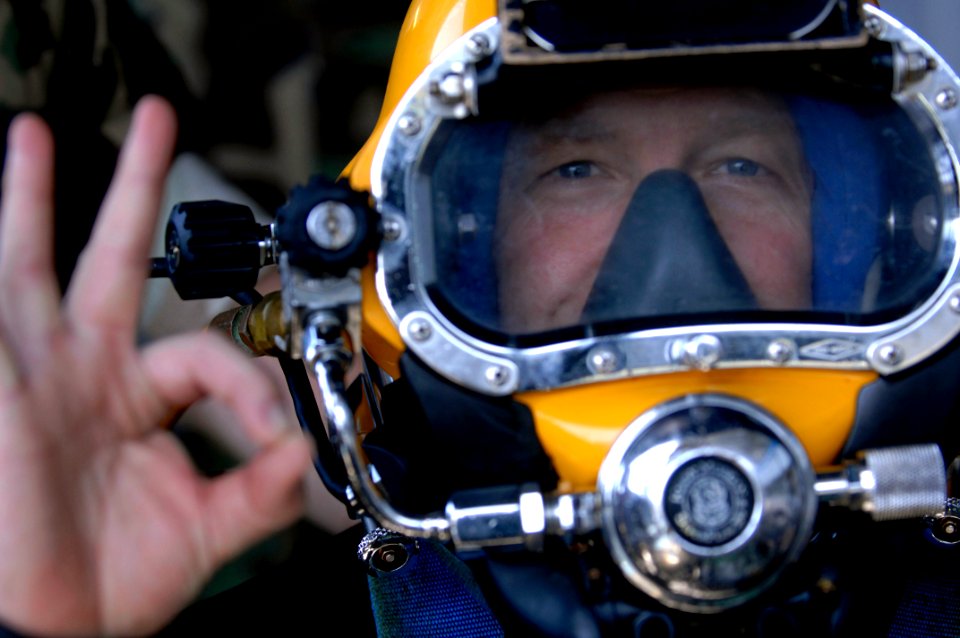 US Navy 100504-N-9818V-453 Master Chief Petty Officer of the Navy (MCPON) Rick West and divers from Southwest Regional Maintenance Center conduct pre-dive checks; hand signal OK