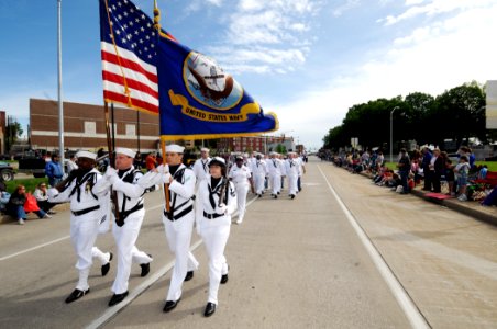 US Navy 100501-N-5208T-005 ailors assigned to Navy Operational Support Center Kansas City and Navy Recruiting District St. Louis march in the annual Apple Blossom Parade