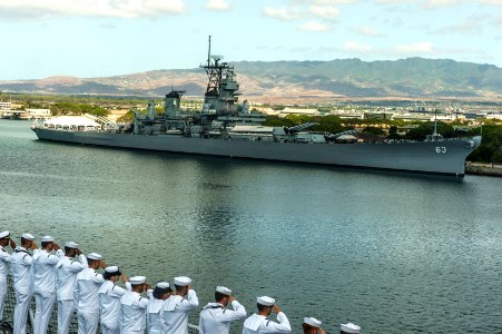 USNS Mercy arrives at Pearl Harbor for Pacific Partnership 2015 150520-N-TQ272-039