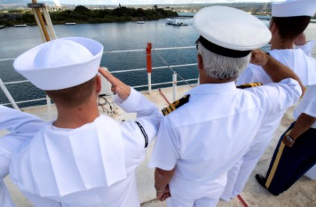USNS Mercy arrives at Pearl Harbor for Pacific Partnership 2015 150525-N-BK290-036