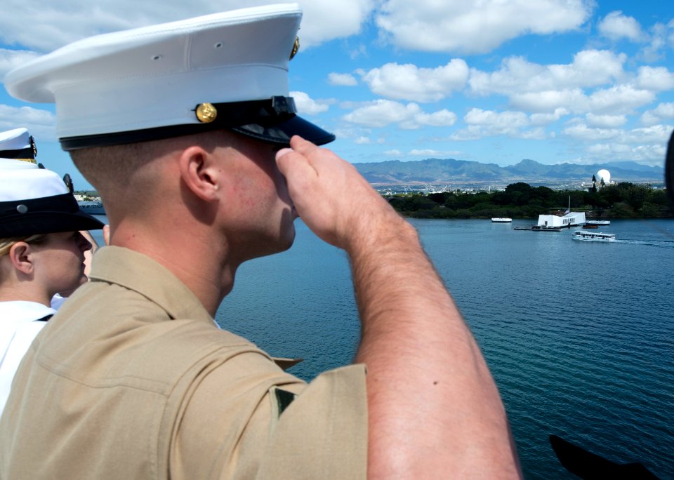 USNS Mercy arrives at Pearl Harbor for Pacific Partnership 2015 150525-N-BK290-071
