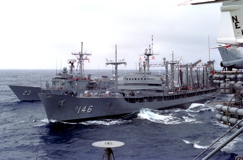 USNS Kawishiwi (T-AO-146) refueling USS Puller (FFG-23) 1983