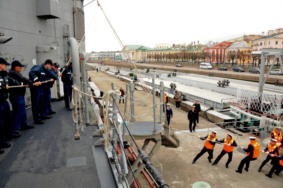 US Navy 100507-N-8288P-027 Sailors assigned to USS Kauffman (FFG 59) lower the accommodation ladder as Russian sailors help from the pier
