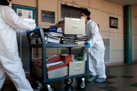 US Navy 100506-N-5319A-003 Personnel assigned to the Office of the Chief of Naval Operations at Naval Support Activity Mid-South remove office supplies and personal items during flood recovery operations