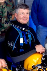 US Navy 100504-N-9818V-403 Master Chief Petty Officer of the Navy (MCPON) Rick West prepares for a familiarization dive under the USS Midway Museum