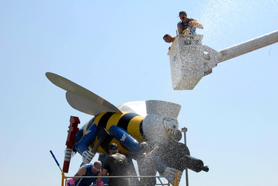 US Navy 100506-N-2468S-002 Finalists of the 2nd annual Naval Construction Battalion Center Gulfport Bee Wash clean the Bee