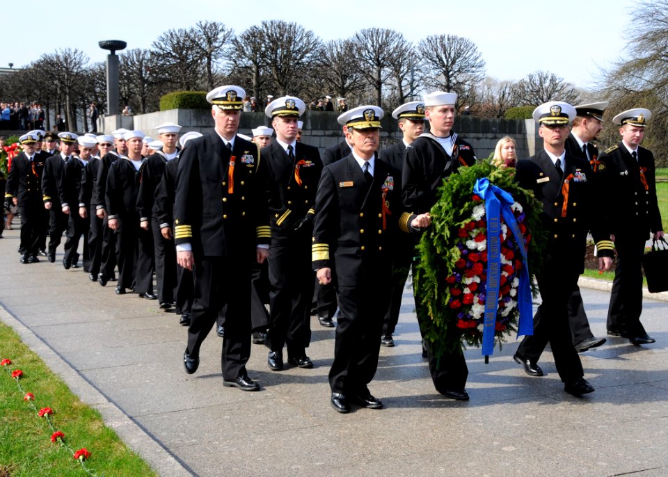 US Navy 100508-N-8288P-063 Vice Adm. Harry B. Harris Jr., commander, U.S. 6th Fleet, left, stands with more than 30 Sailors from the guided-missile frigate USS Kauffman (FFG 59) as they wait to place a wreath at Piskeryovskoe M
