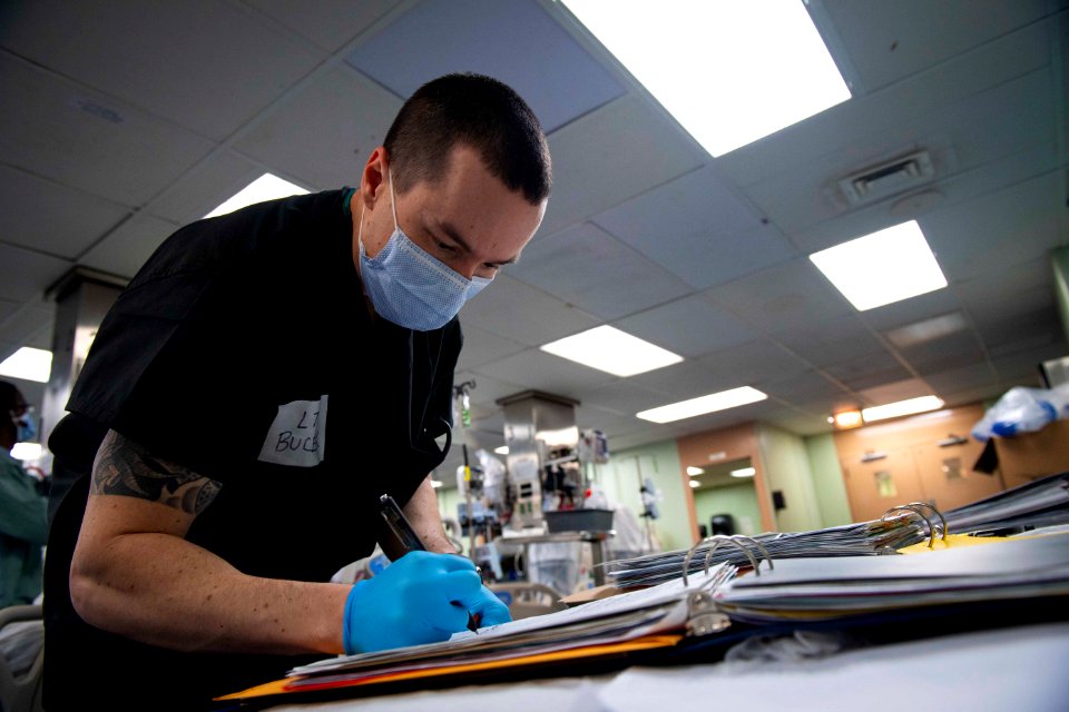 USNS Comfort Provides Care for Critical Patients in Intensive Care Unit (49825993033)