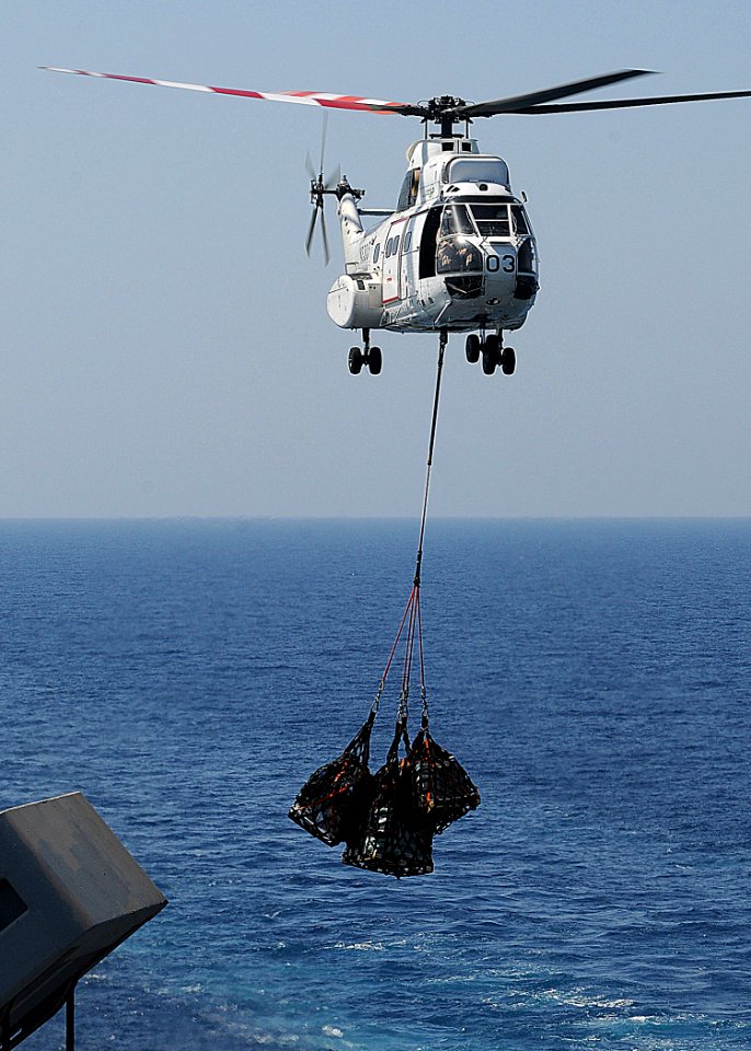 US Navy 100509-N-1082Z-022 An SA-330J Puma helicopter assigned to the Military Sealift Command dry cargo and ammunition ship USNS Robert E. Peary (T-AKE 5) carries cargo to the amphibious dock landing ship USS Ashland (LSD 48)