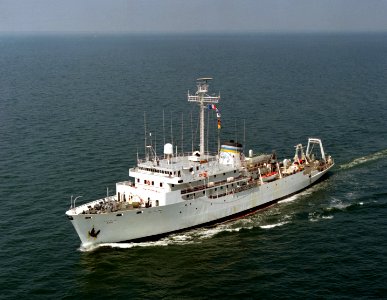 USNS Elisha Kent Kane (T-AGS-27) underway in 1984