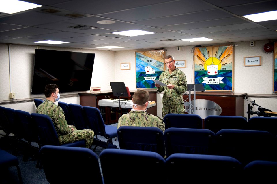 USNS Comfort (T-AH 20) observes Easter Sunday (49770007668)