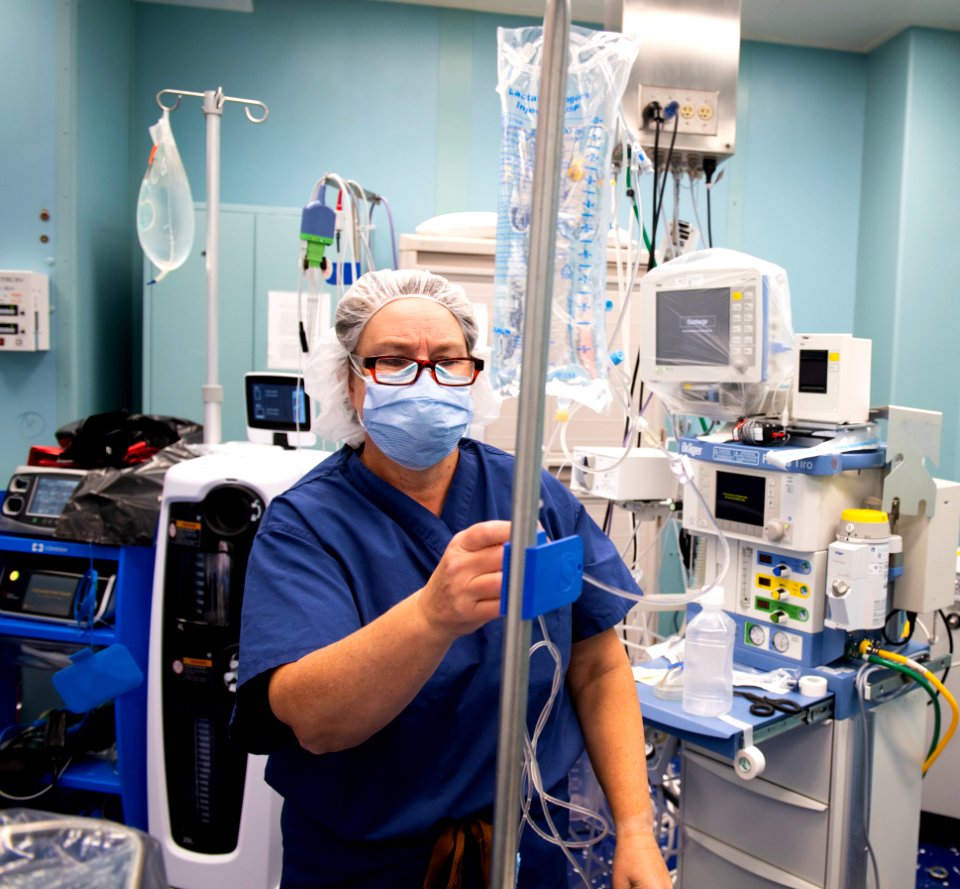 USNS Comfort (T-AH 20) Performs Surgery (49802454683)