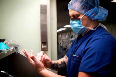 USNS Comfort (T-AH 20) Performs Surgery (49803311072) photo