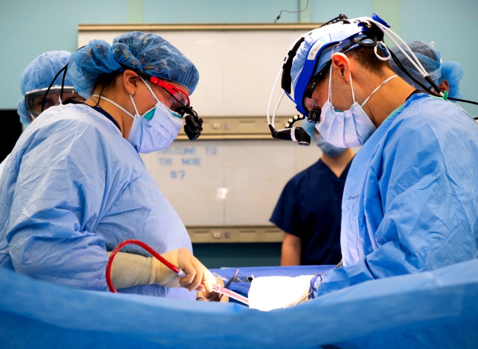 USNS Comfort (T-AH 20) Performs Surgery (49802454783)