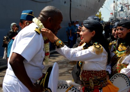 US Navy 100526-N-8539M-030 Capt. Rich Clemmons, commodore of Destroyer Squadron 31, receives a gift from dancers who performed a traditional welcome to the amphibious dock landing ship USS Tortuga (LSD 46)