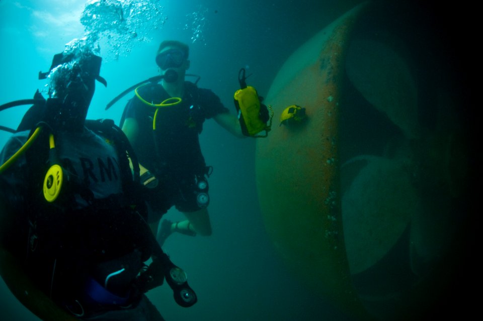 US Navy 100527-N-1134L-005 Navy Diver 2nd Class Matt Wilson
