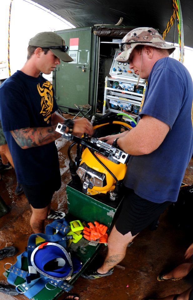 US Navy 100523-N-0413B-201 Navy Diver 2nd Class James Maxey, left, and Navy Diver 2nd Class Dicky Ellis, both assigned to Mobile Diving Salvage Unit (MDSU) 1, conduct post dive maintenance on a MK-3 diving helmet