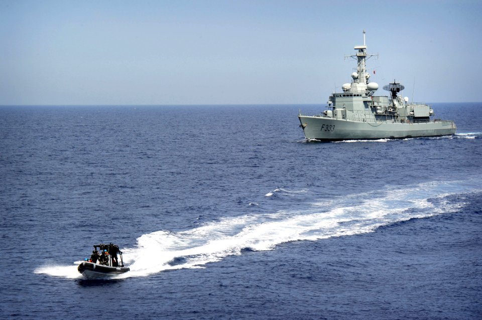 US Navy 100527-N-3136P-292 A Portuguese navy visit, board, search and seizure team in a rigid-hull inflatable boat leaves the Portuguese navy frigate NRP Bartolomeu Dias (F-333)