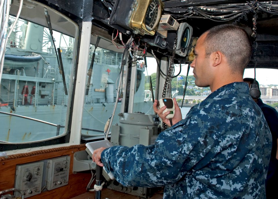 US Navy 100525-N-2218S-002 HMAS Newcastle leave Yokosuka, Japan
