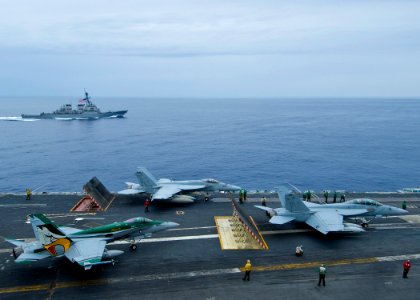US Navy 100528-N-6720T-039 he guided-missile destroyer USS Stethem (DDG 63) is underway alongside the aircraft carrier USS George Washington (CVN 73)