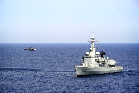 US Navy 100527-N-3136P-353 A Portuguese Navy MK-95 Lynx helicopter prepares to land aboard the Portuguese Navy frigate NRP Bartolomeu Dias (F-333)