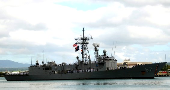 US Navy 100601-N-7498L-008 Sailors aboard USS Reuben James (FFG 57) man the rails during the ship's return to Joint Base Pearl Harbor-Hickam