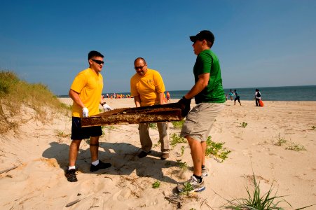 US Navy 100605-N-7874H-073 Sailors participate in