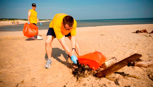 US Navy 100605-N-7874H-019 Sailors participate in