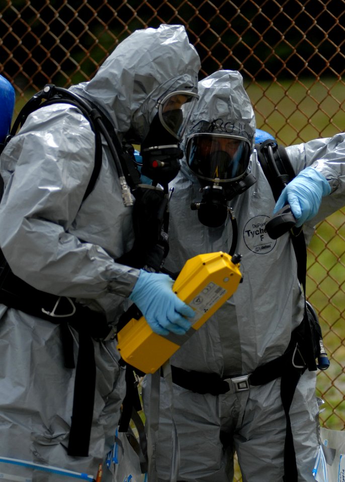 US Navy 100609-N-9520G-001 Members of the Mobile Emergency Response Support Bothell Detachment of the Federal Emergency Management Agency use a RAID-M 100 Chemical Detector