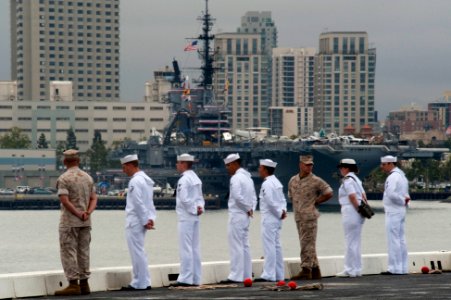 US Navy 100610-N-5319A-196 Sailors and Marines man the rails aboard USS New Orleans (LPD 18)
