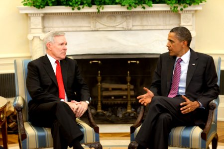 US Navy 100617-N-0000S-001 President Barack Obama meets with Secretary of the Navy (SECNAV) Ray Mabus in the Oval Office