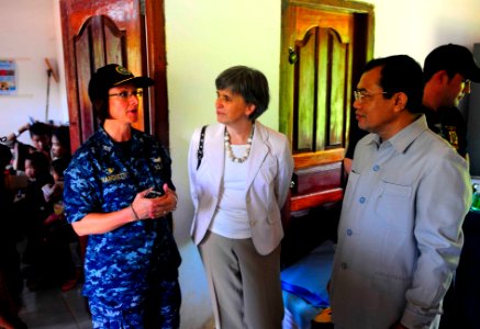 US Navy 100618-N-6410J-097 Capt. Lisa M. Franchetti, left, commander of Pacific Partnership 2010