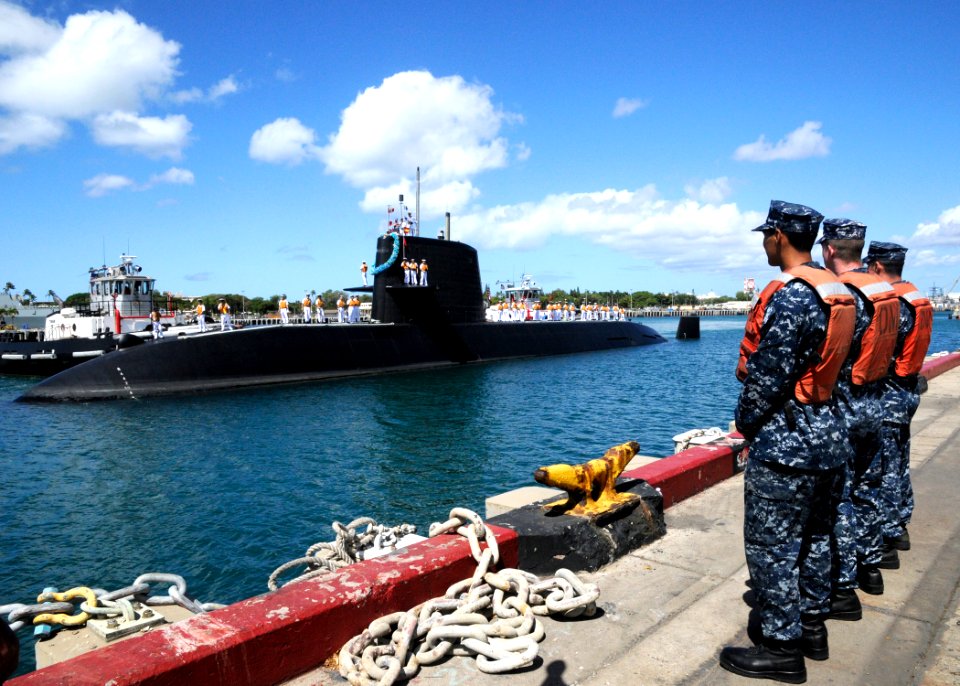 US Navy 100621-N-3560G-002 Line handlers stand by on the pier as Mochishio (SS 600) arrives at Joint Base Pearl Harbor-Hickam, Hawaii, for RIMPAC 2010