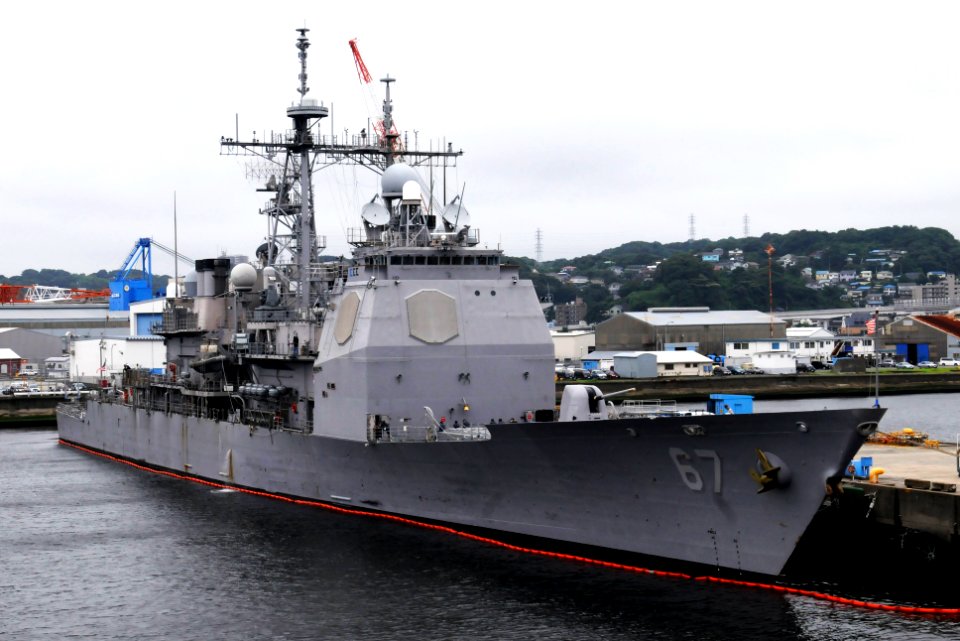 US Navy 100622-N-5716H-270 The Ticonderoga-class guided-missile destroyer USS Shiloh (CG 67) moors pierside at her forward-deployed base, Commander, Fleet Activities Yokosuka