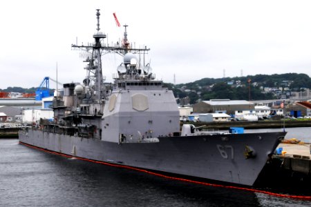 US Navy 100622-N-5716H-270 The Ticonderoga-class guided-missile destroyer USS Shiloh (CG 67) moors pierside at her forward-deployed base, Commander, Fleet Activities Yokosuka photo
