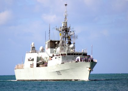 US Navy 100624-N-6854D-977 HMCS Calgary (FFH 335) pulls into Joint Base Pearl Harbor-Hickam, Hawaii, to support RIMPAC 2010