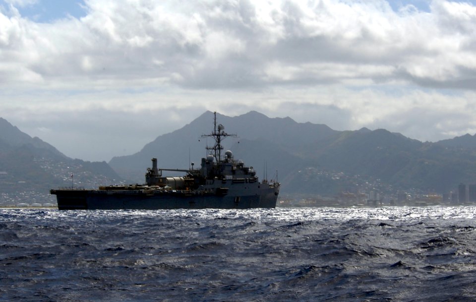 US Navy 100624-N-6477M-430 The amphibious transport dock ship USS Cleveland (LPD 7) drops anchor to wait her turn to enter Pearl Harbor