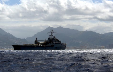 US Navy 100624-N-6477M-430 The amphibious transport dock ship USS Cleveland (LPD 7) drops anchor to wait her turn to enter Pearl Harbor