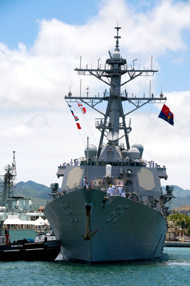 US Navy 100624-N-6674H-034 The Arleigh Burke-class guided-missile destroyer USS Benfold (DDG 65) arrives at Joint Base Pearl Harbor-Hickam for Rim of the Pacific (RIMPAC) 2010