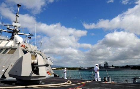 US Navy 100624-N-7058E-319 The littoral combat ship USS Freedom (LCS 1) passes the Battleship Missouri Memorial in Pearl Harbor photo