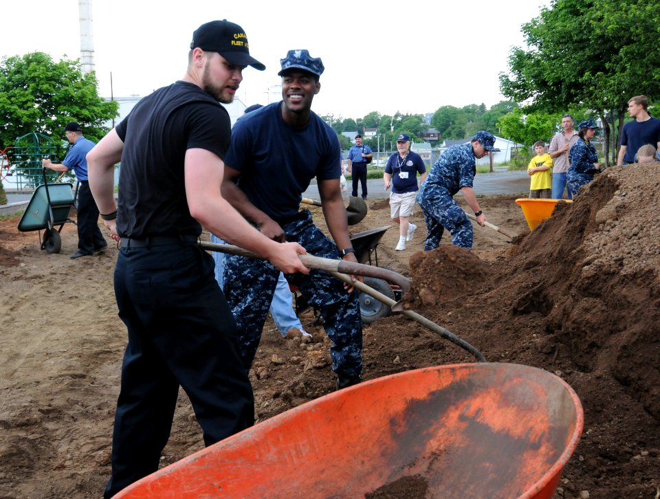 US Navy 100625-N-3852A-202 Engineman 1st Class Marcus Moore, assigned to the guided-missile cruiser USS Gettysburg (CG 64)