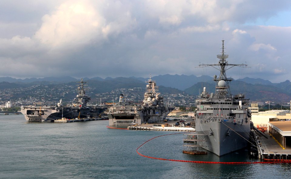 US Navy 100628-O-8247M-134 The aircraft carrier USS Ronald Reagan (CVN 76), left, the amphibious assault ship USS Bonhomme Richard (LHD 6) and the amphibious transport dock ship USS Cleveland (LPD 7) are pierside at Joint Base
