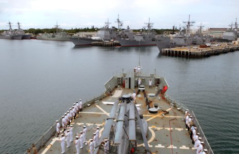 US Navy 100626-O-8247T-086 The Royal Australian Navy amphibious landing platform HMAS Kanimbla (L 51) arrives in Pearl Harbor, Hawaii for the Rim of the Pacific (RIMPAC) 2010 exercise