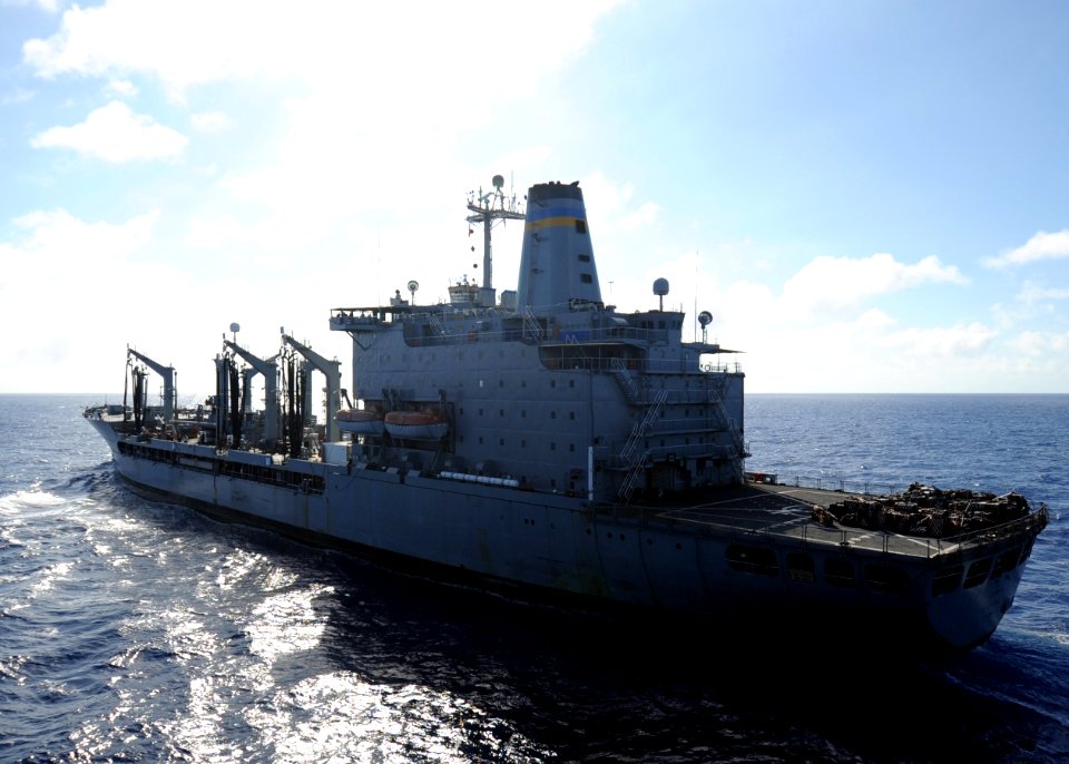 US Navy 100630-N-7191M-008 The Military Sealift Command fleet replenishment oiler USNS Tippecanoe (T-AO 199) steams alongside the aircraft carrier USS George Washington (CVN 73) during a replenishment at sea