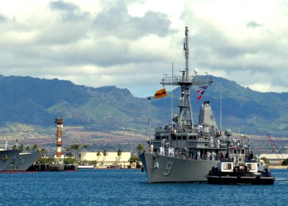 US Navy 100629-N-0641S-073 The Avenger-class mine countermeasures ship USS Pioneer (MCM 9) pulls into Joint Base Pearl Harbor-Hickam to participate in Rim of the Pacific (RIMPAC) 2010 exercises